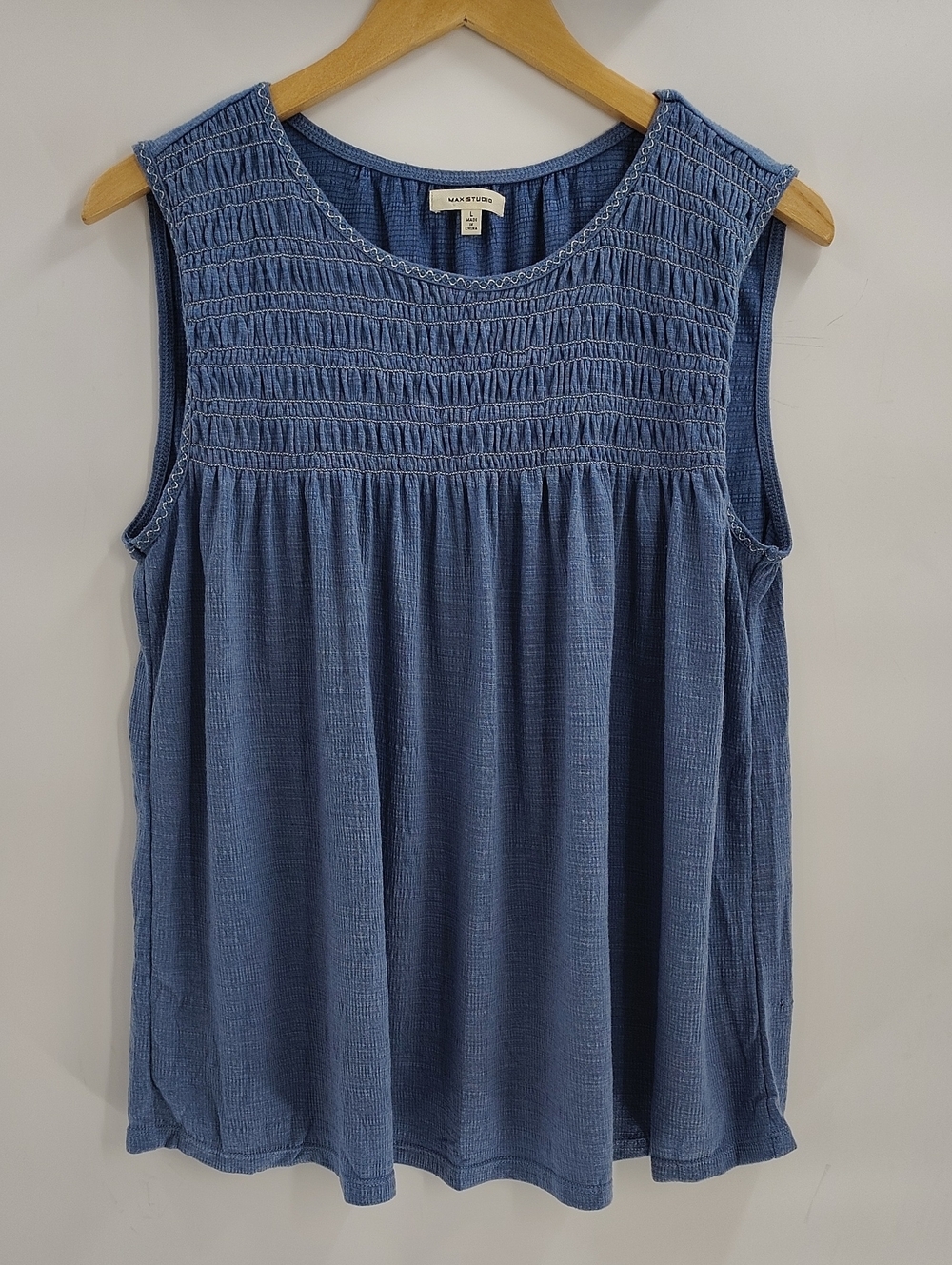 Max Studio Top Size Large Blue Smocked Bodice Sleeveless Stretch Textured